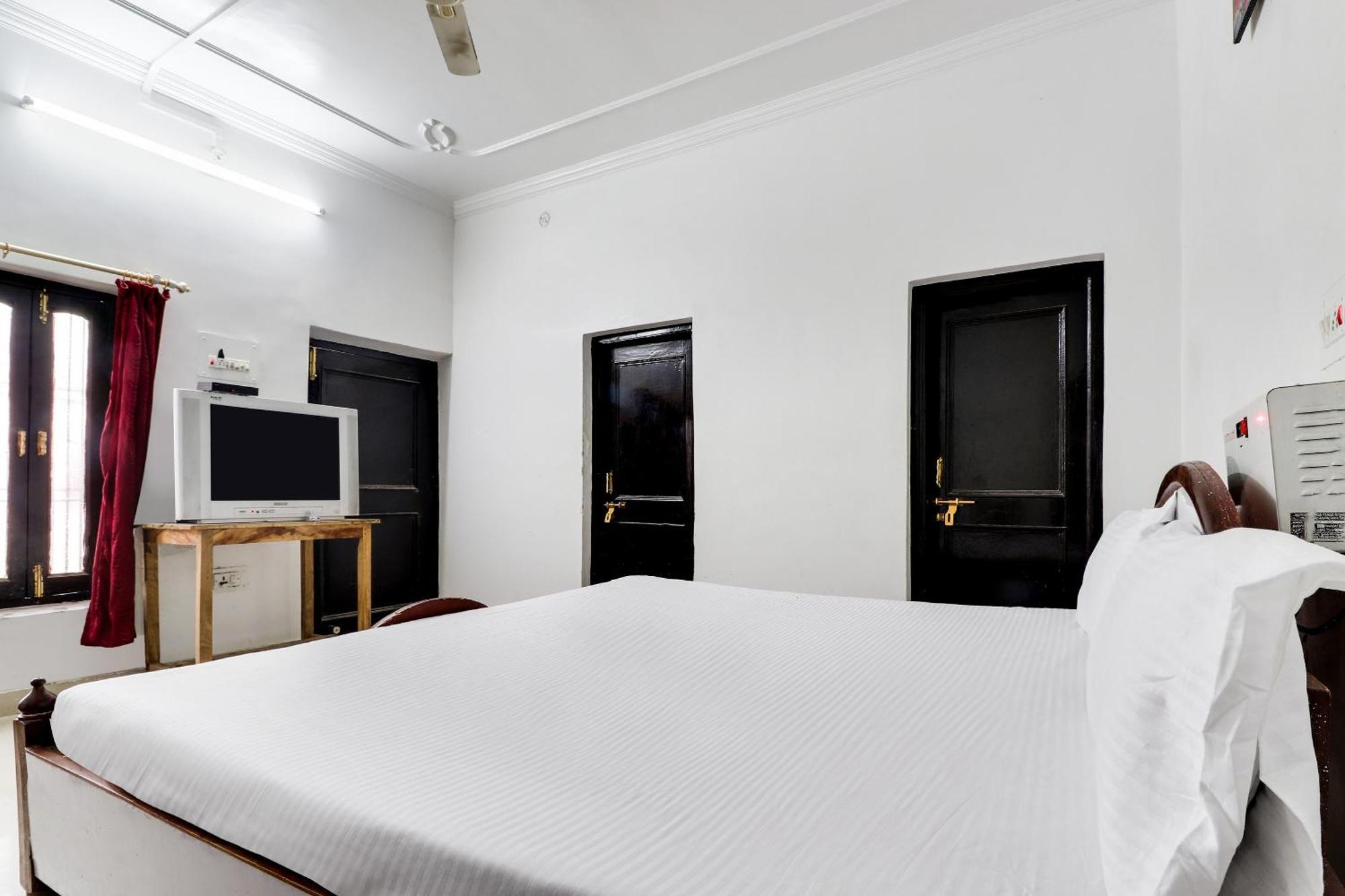 Hotel O Hanuman Bagh Ayodhya Eksteriør billede