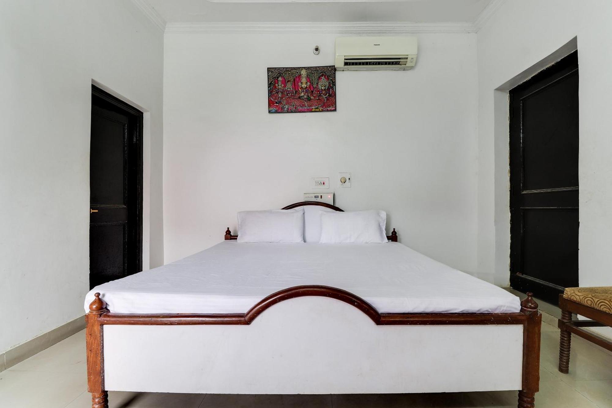 Hotel O Hanuman Bagh Ayodhya Eksteriør billede