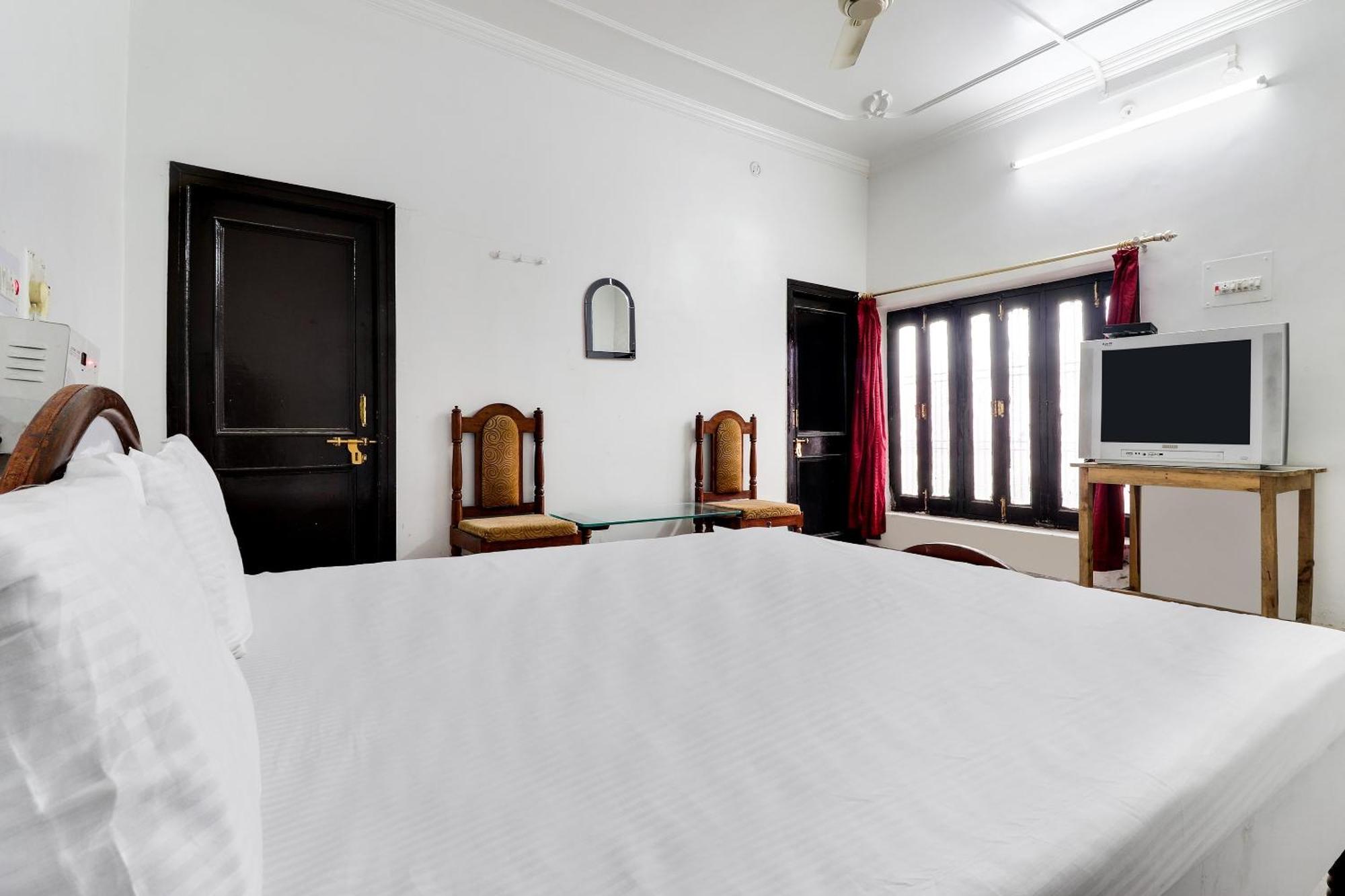 Hotel O Hanuman Bagh Ayodhya Eksteriør billede