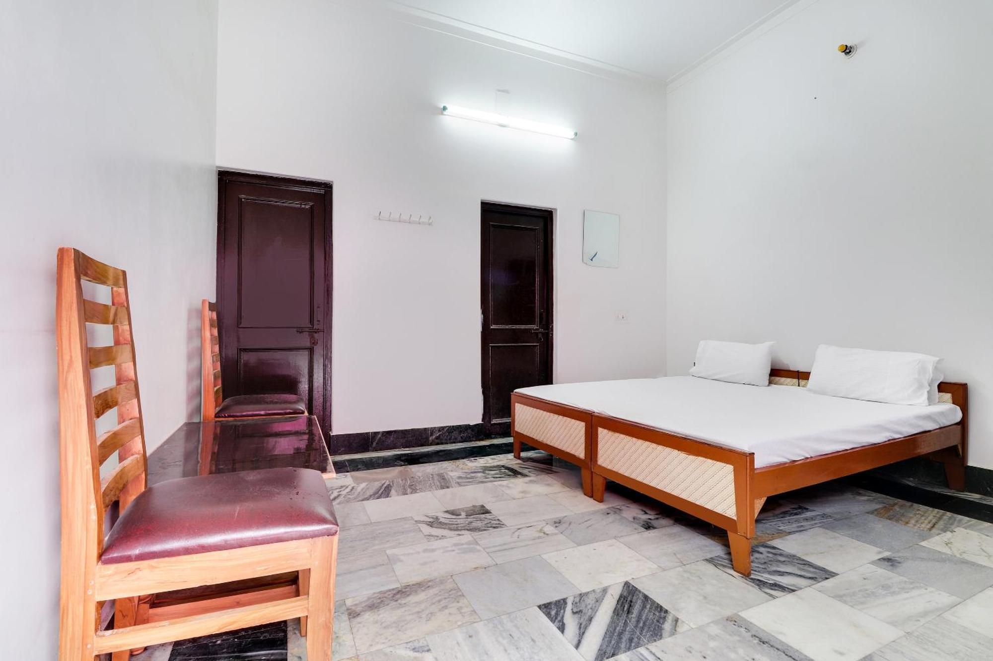 Hotel O Hanuman Bagh Ayodhya Eksteriør billede