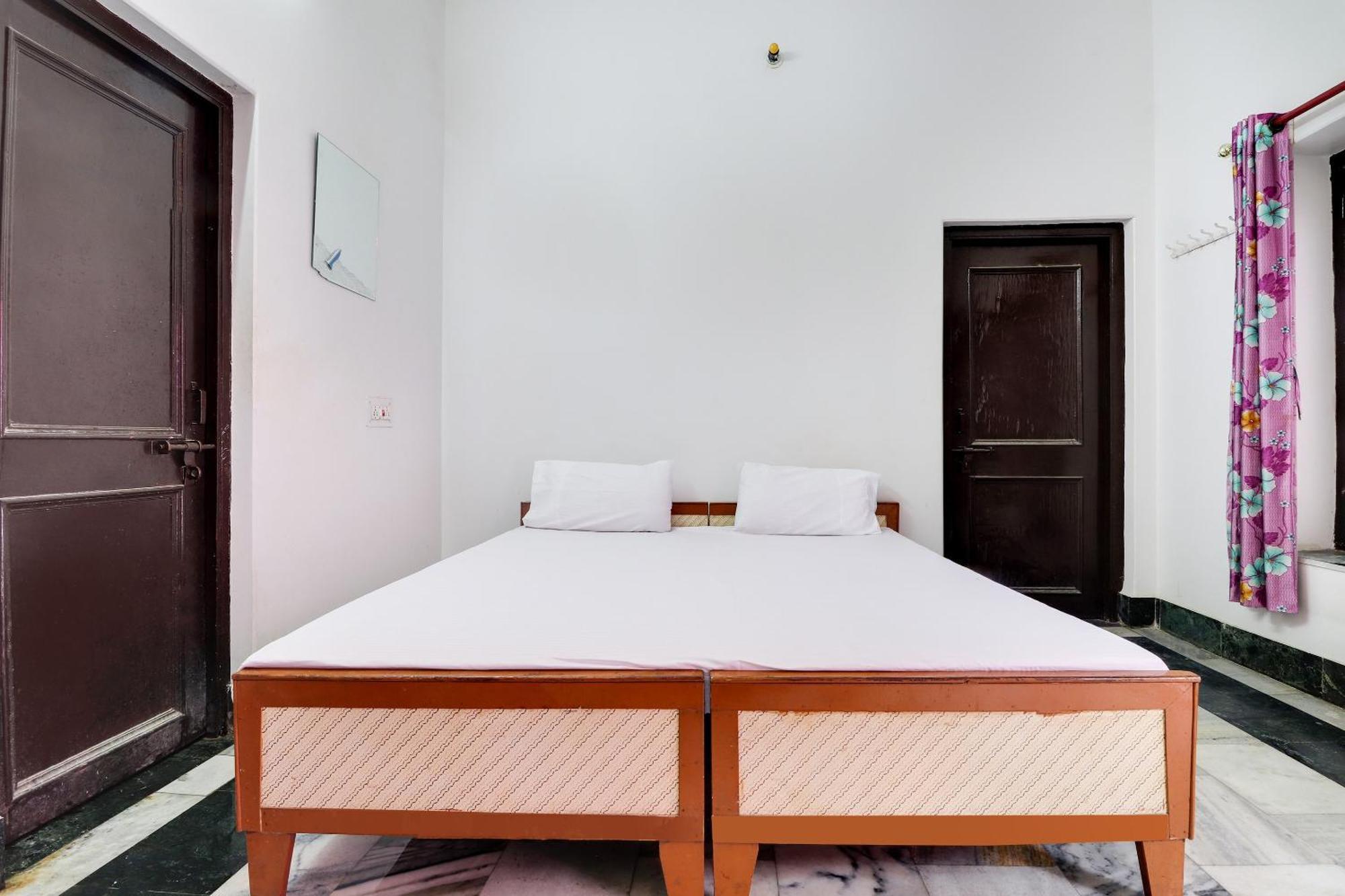 Hotel O Hanuman Bagh Ayodhya Eksteriør billede