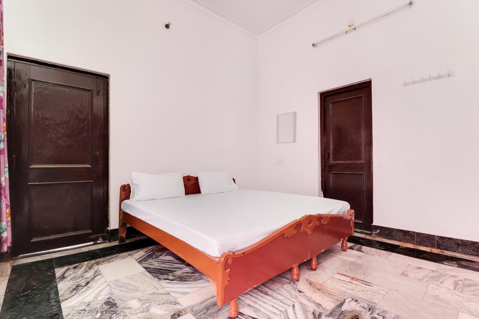 Hotel O Hanuman Bagh Ayodhya Eksteriør billede